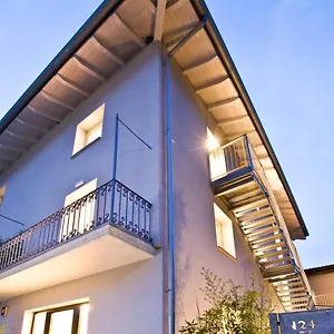 Manzoni 124 Bed&relax Bed & Breakfast